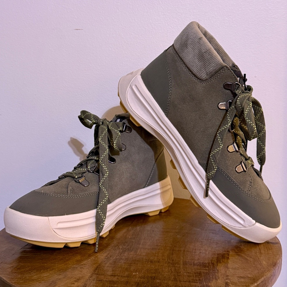 Sorel Suede Waterproof Hi-top Hiking Boot Women’s 9.5